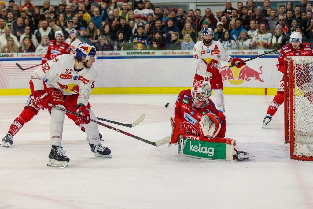 SALZBURG,AUSTRIA,28.MAR.23 - ICE HOCKEY - ICE Hockey League, play off semifinal, EC Red Bull Salzburg vs Klagenfurter AC. Image shows Paul Huber (EC RBS) and Sebastian Dahm (KAC). Photo: GEPA pictures/ Harald Steiner - For editorial use only. Image is free of charge.