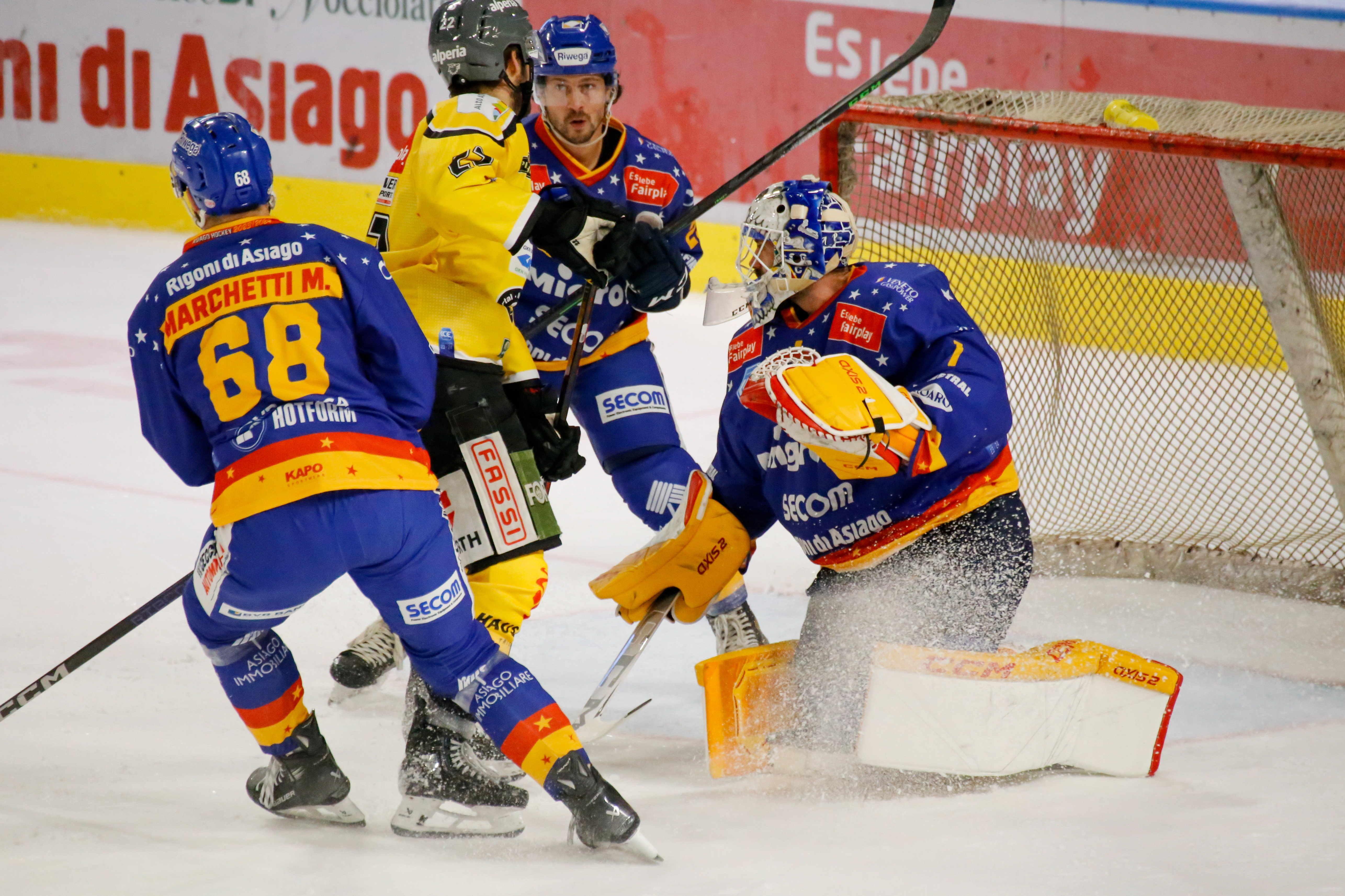 PH-ASIAGOHOCKEY-PUS-attack-action