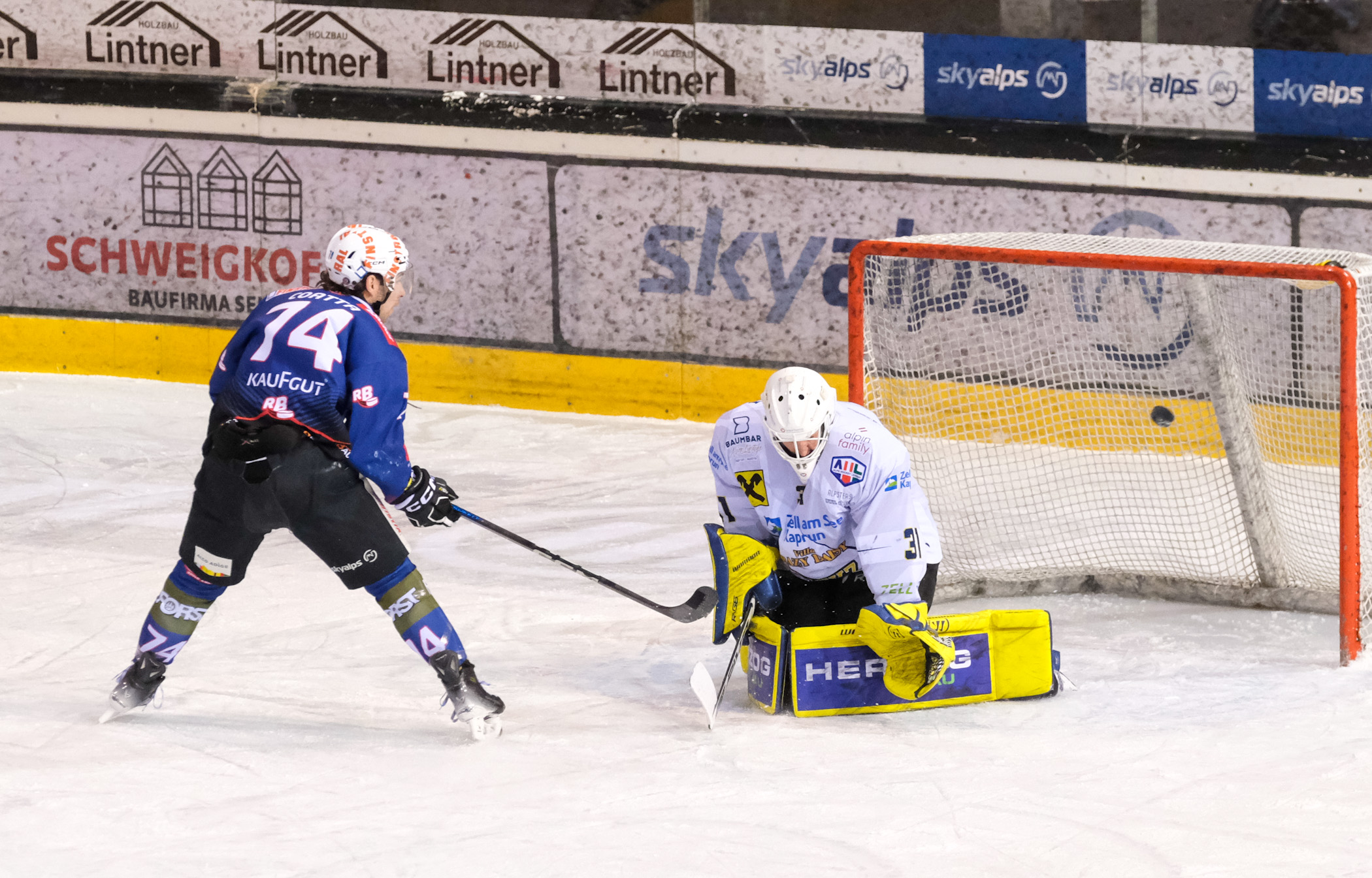 Coatta Schultes 2-0 Rittner Buam SkyAlps-Zeller Eisb��ren 21 12 23 Credits Max Pattis