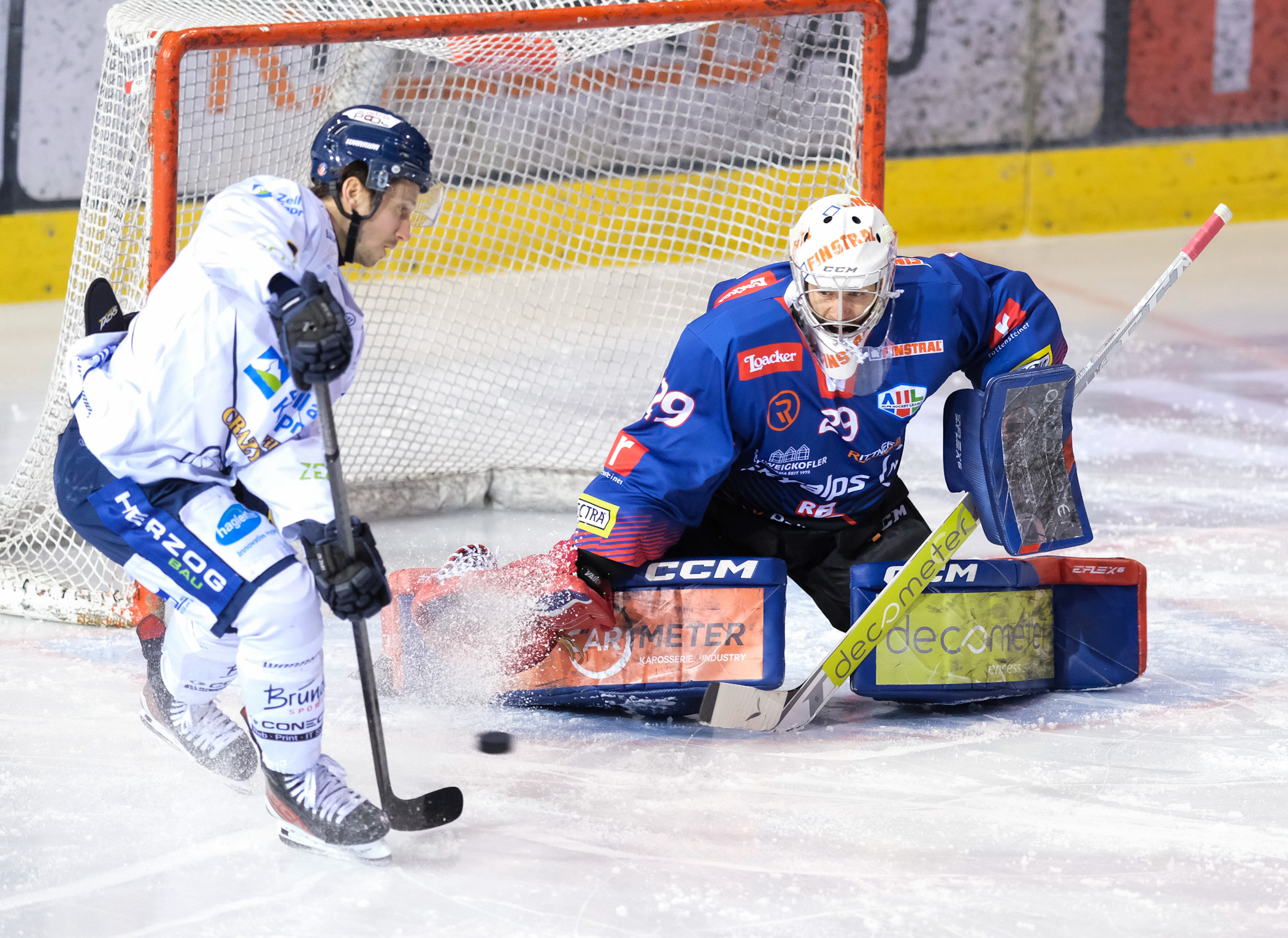 Stiegler Max Furlong Colin Rittner Buam SkyAlps-Zeller Eisbären 21 12 23 Credits Max Pattis