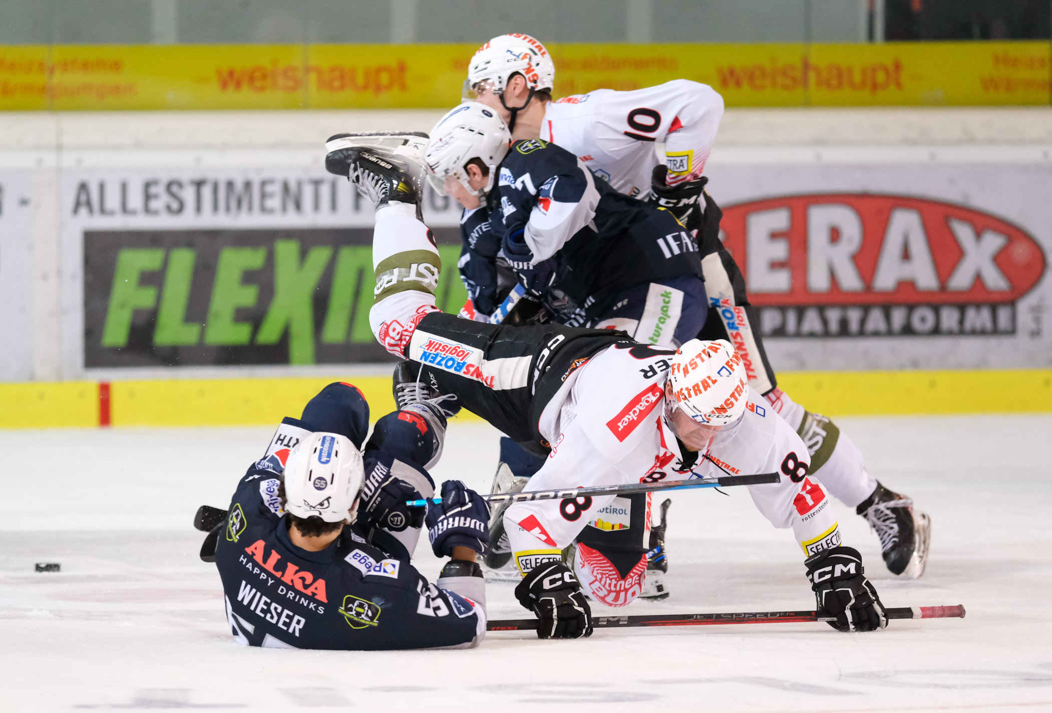 Spielszene azione di gioco Unterland Cavaliers-Rittner Buam SkyAlps 03 01 24 Credits Max Pattis