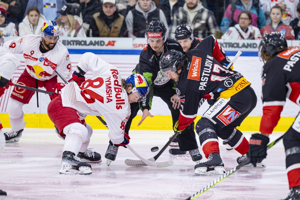 SALZBURG,AUSTRIA18.FEB.24 - ICE HOCKEY - EC Red Bull Salzburg vs Pioneers Vorarlberg. Image shows Drake Ko Rymscha (EC RBS) and Nick Pastujov (Pioneers). Photo: GEPA pictures/ Gintare Karpaviciute - For editorial use only. Image is free of charge.