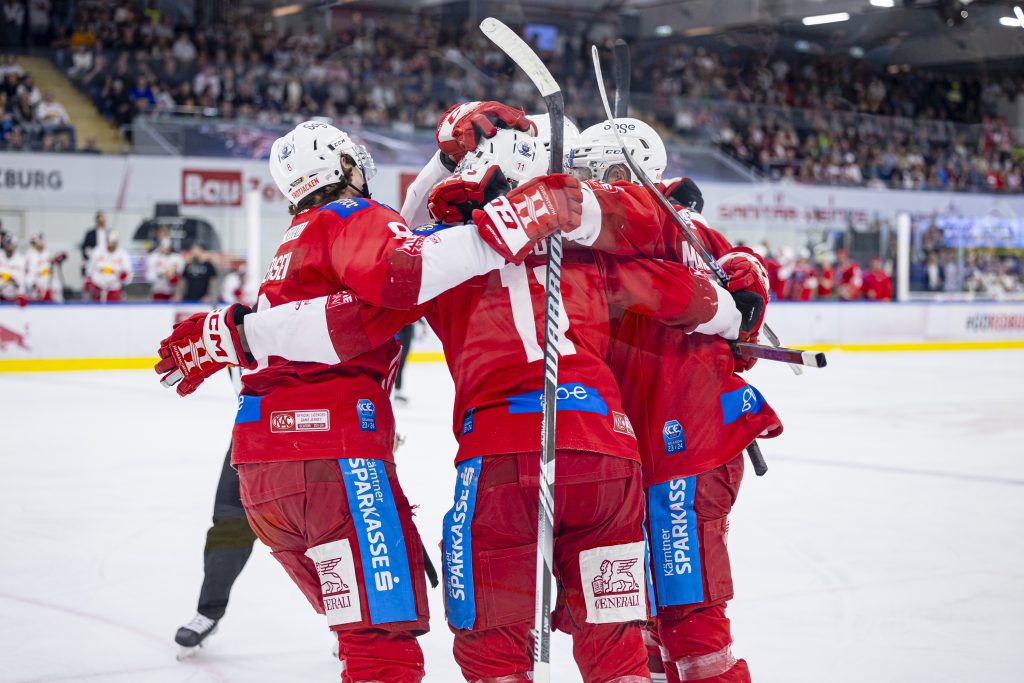 SALZBURG,AUSTRIA,12.APR.24 - ICE HOCKEY - ICE Hockey League, play off final, EC Red Bull Salzburg vs Klagenfurter AC. Image shows the rejoicing of KAC. Photo: GEPA pictures/ Gintare Karpaviciute - For editorial use only. Image is free of charge.