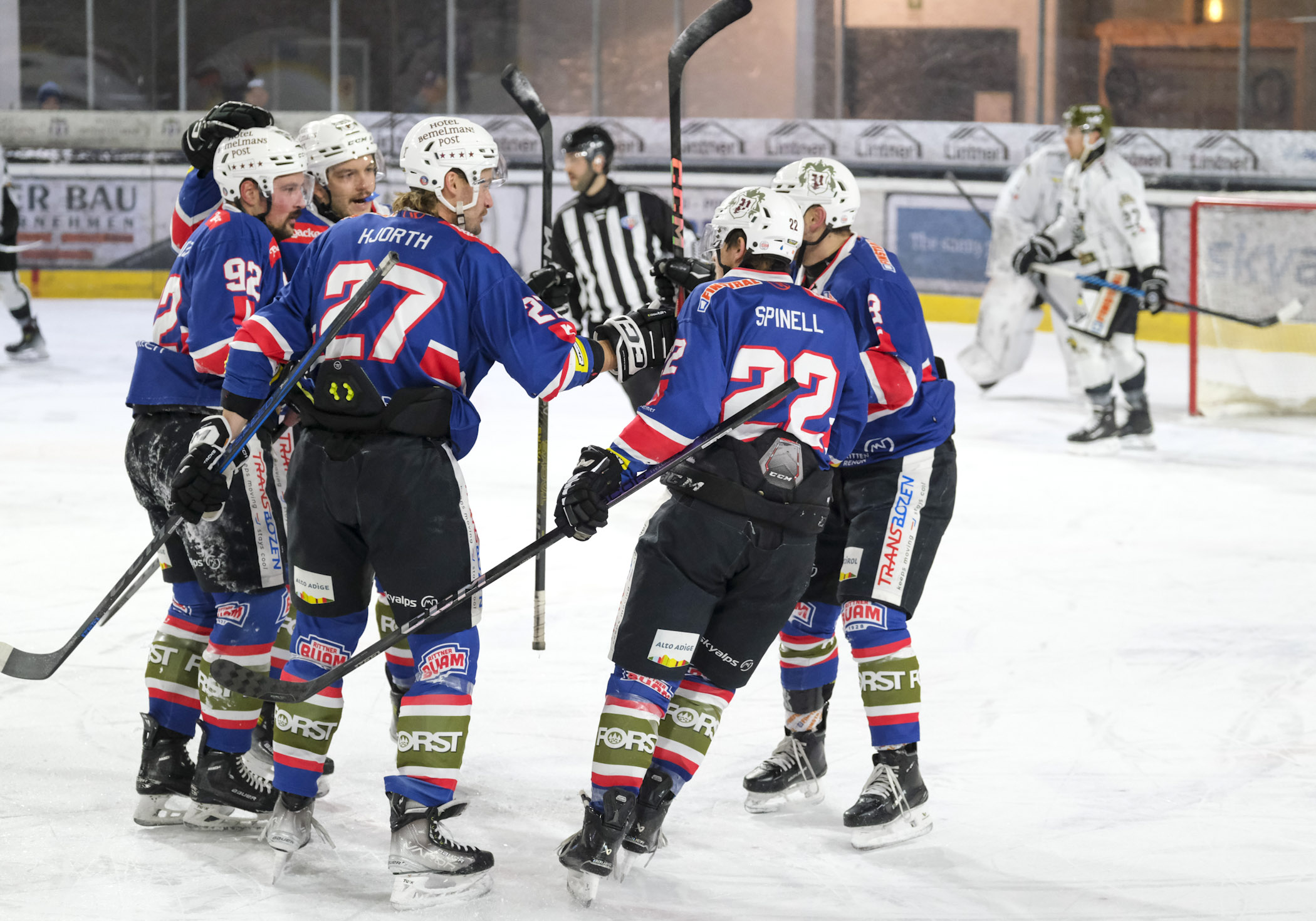 Jubel-gioia_Rittner_Buam_SkyAlps_HC_Meran_23_11_24_Credits_Max_Pattis