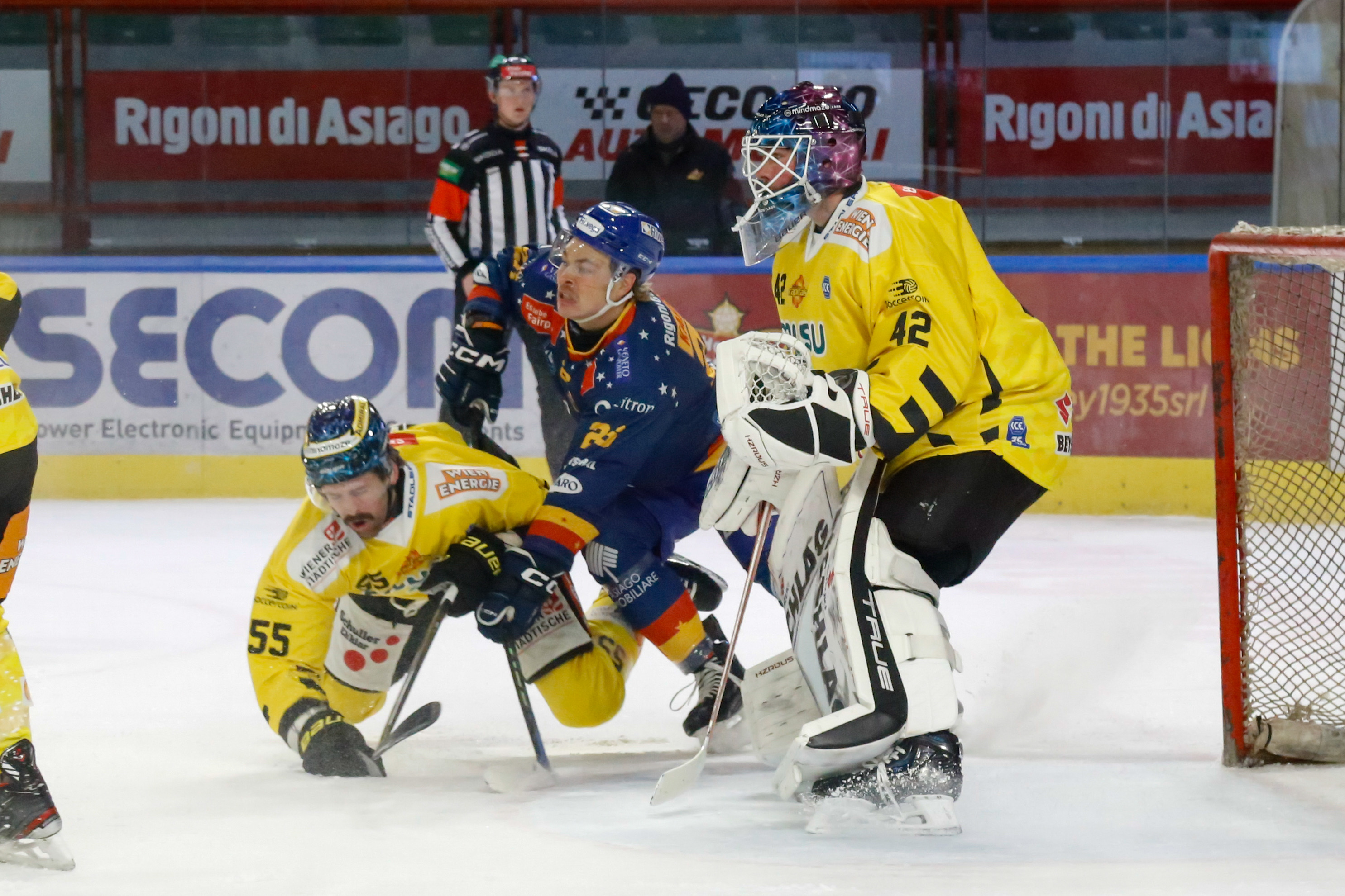 PH-ASIAGOHOCKEY-ASH-attack