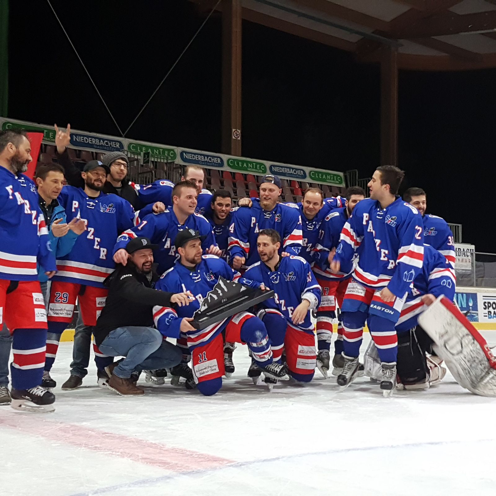 HockeyWords » EHL ai Pazer Blue la prima edizione della Everest Hockey